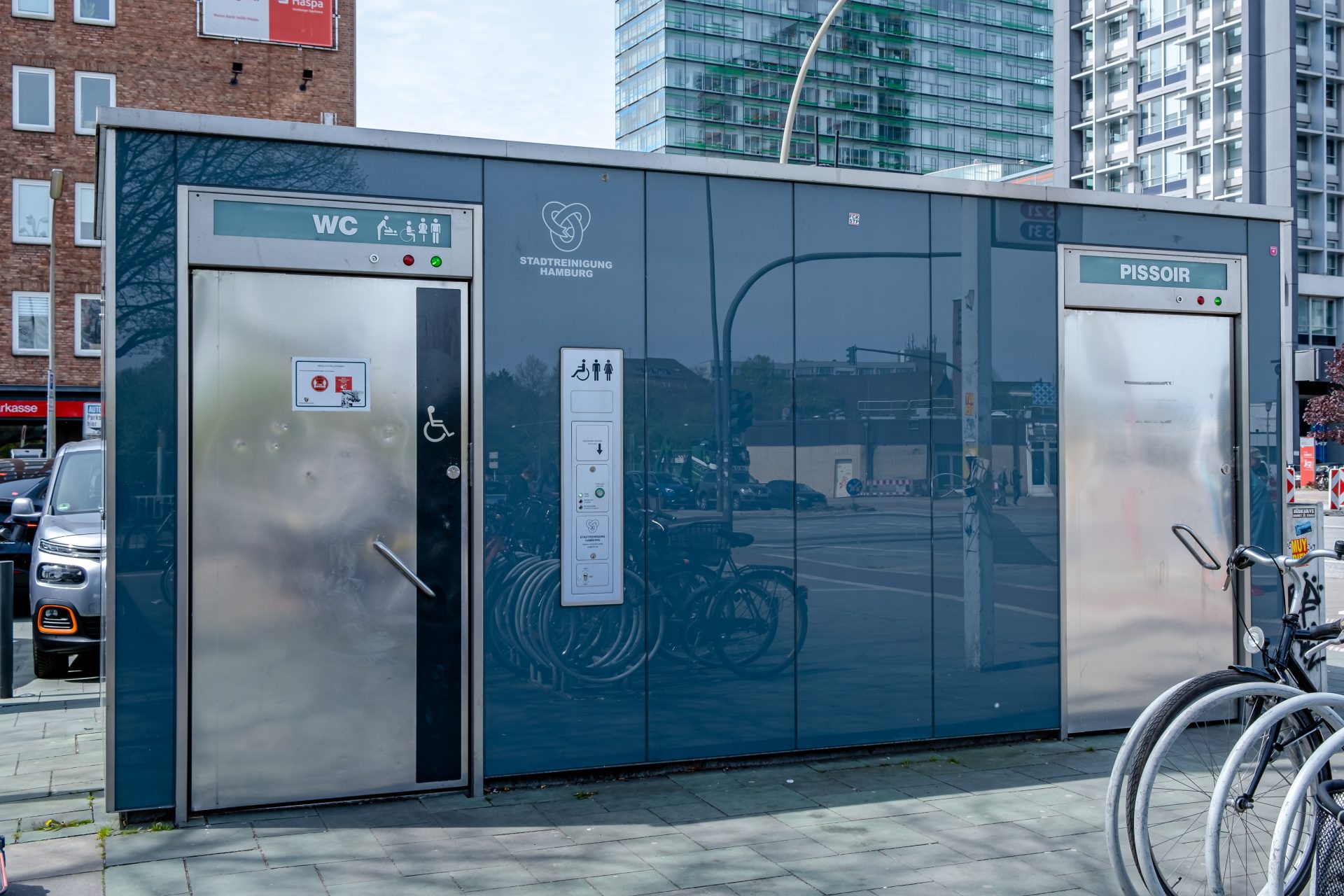 Eine öffentliche Toilette in Hamburg